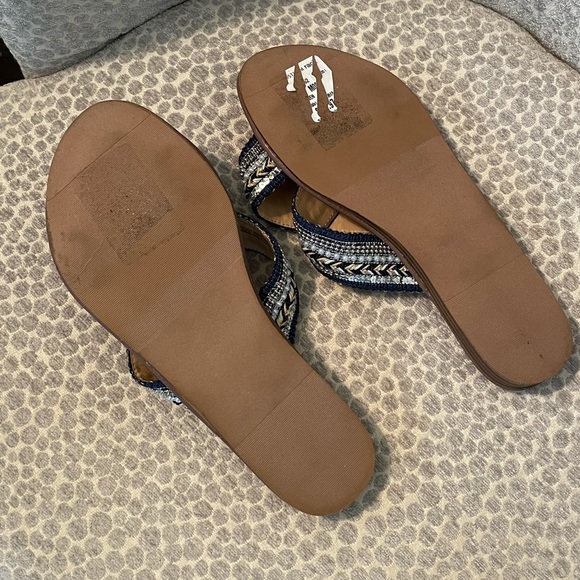 XOXO Blue Beaded Sandals - worn once! Size 8.5 - Picture 4 of 4